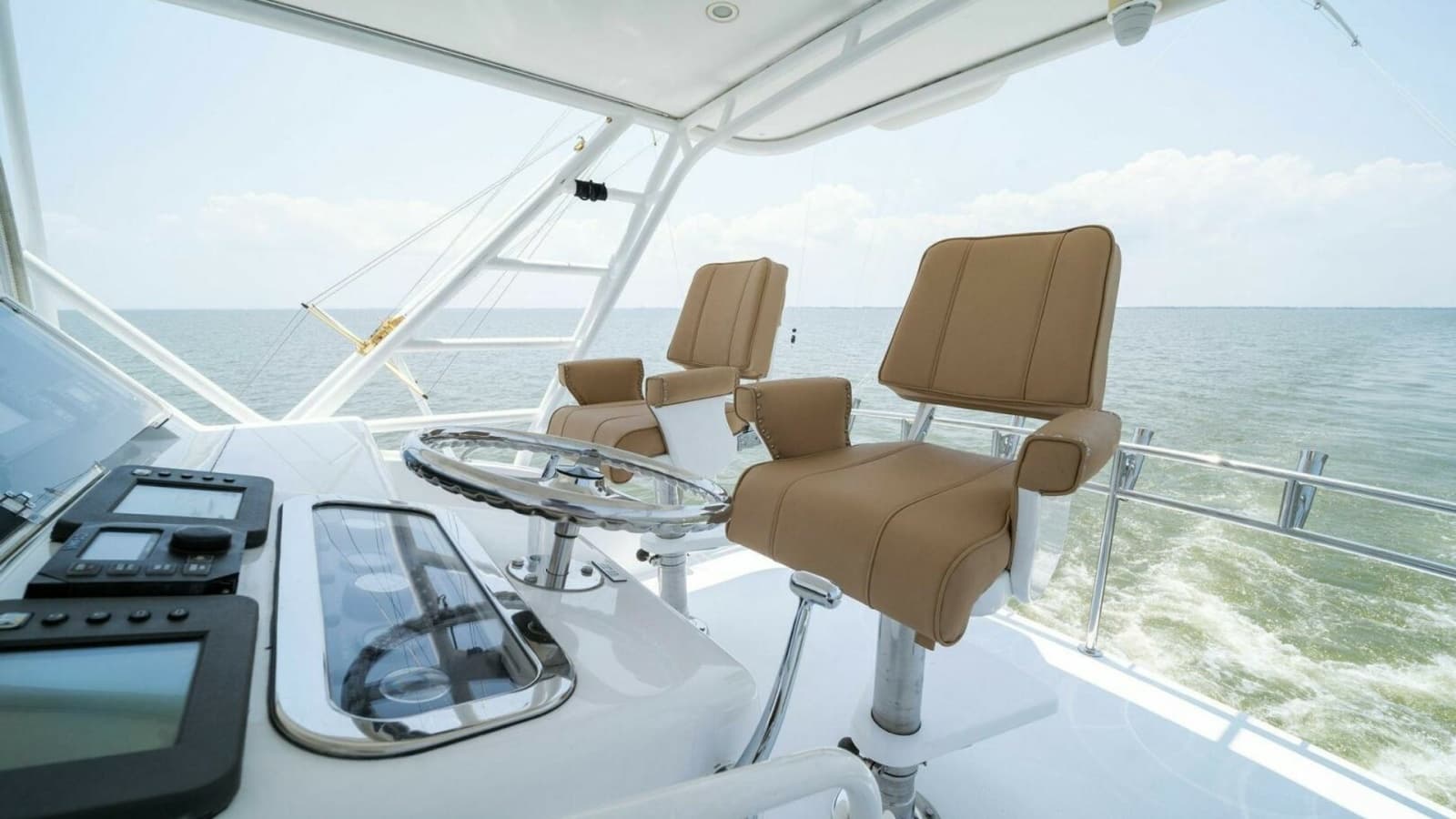 2003 Hatteras 54 Convertible - Photo 4