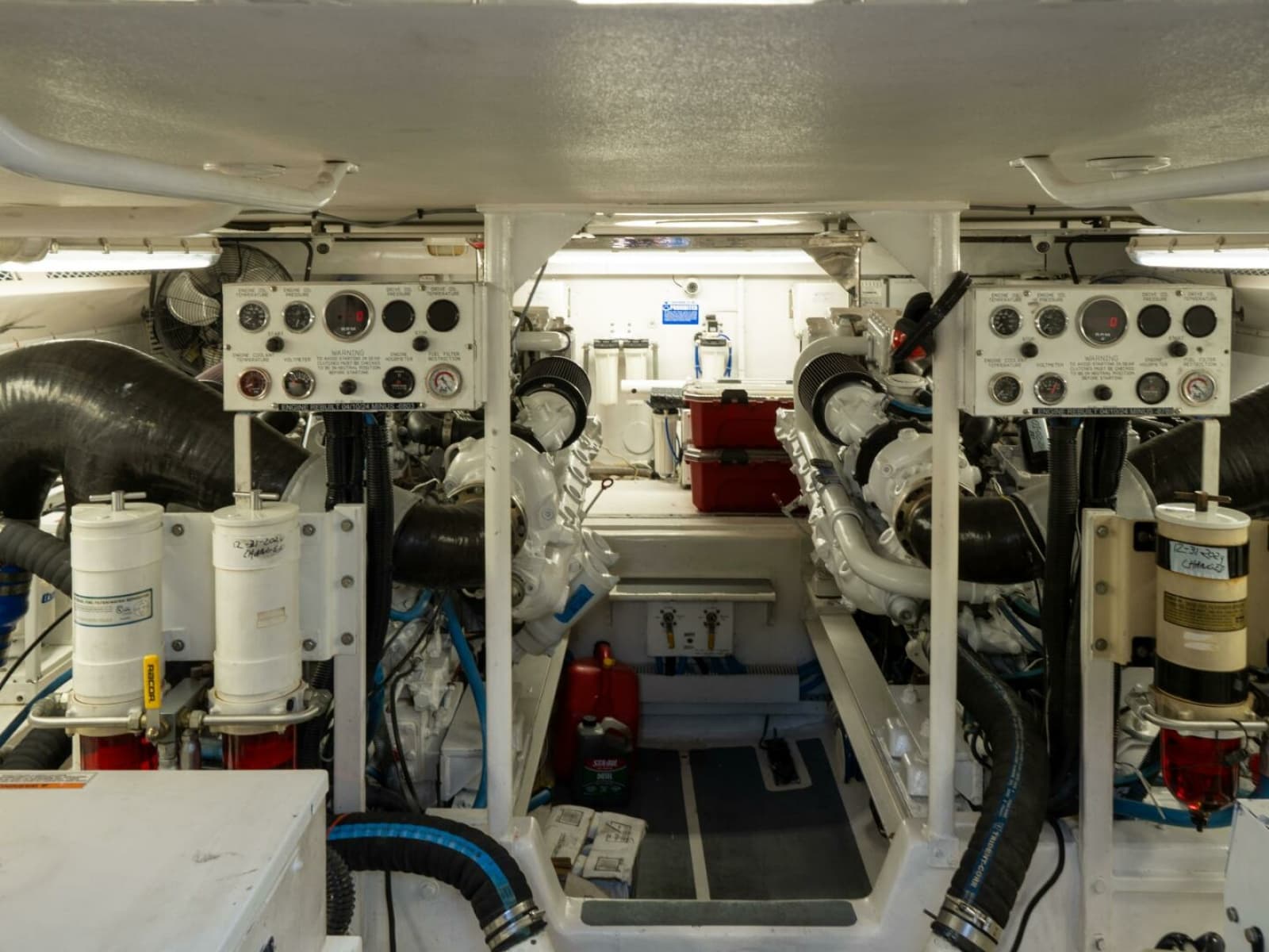 1998 Viking 58 Convertible - Photo 38