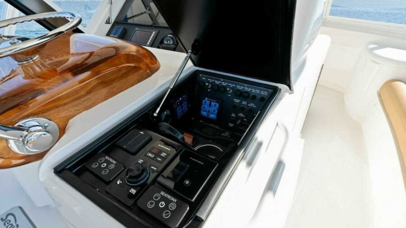 2013 Viking 55 Convertible - Photo 53