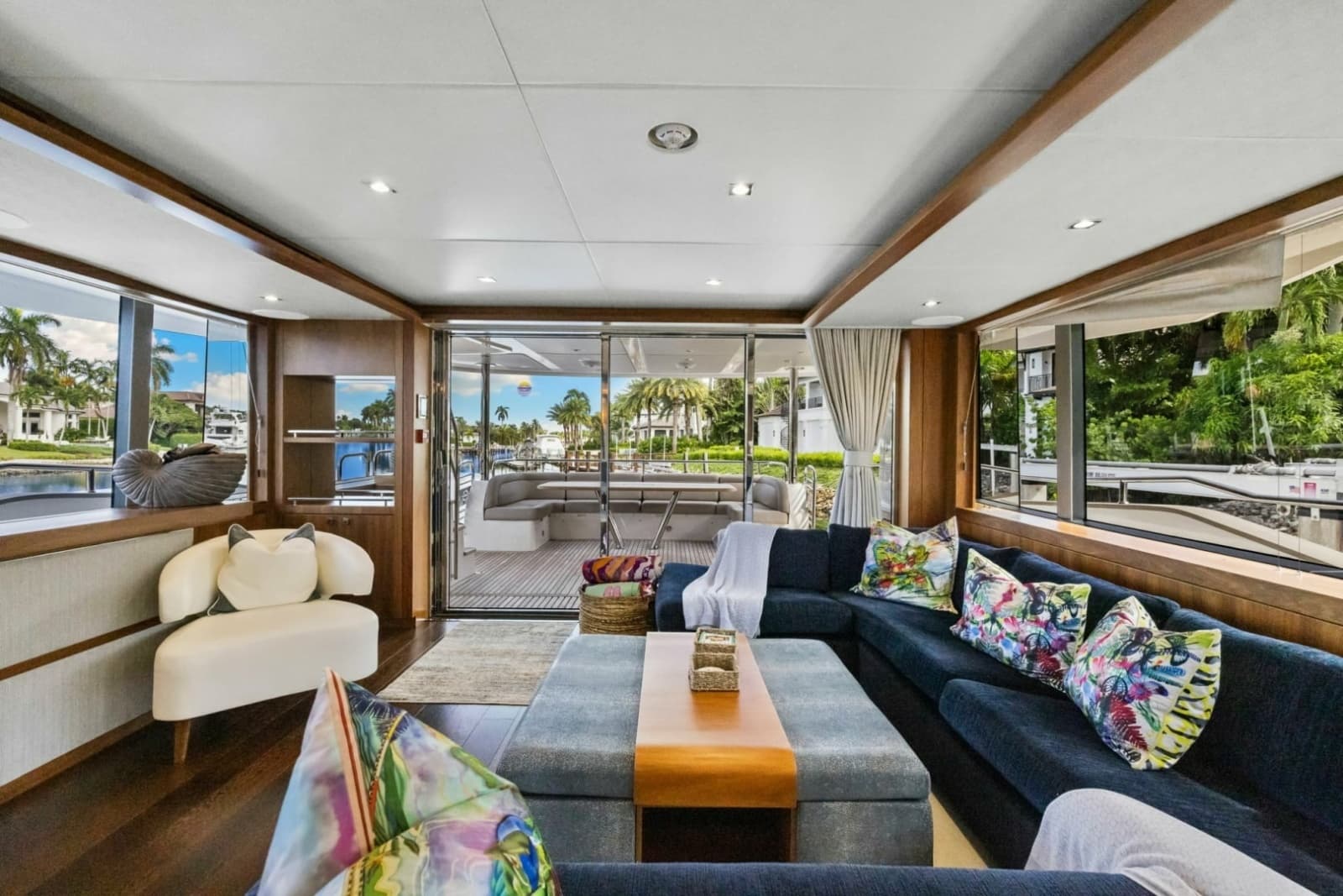 2018 Sunseeker 95 Motoryacht - Photo 2
