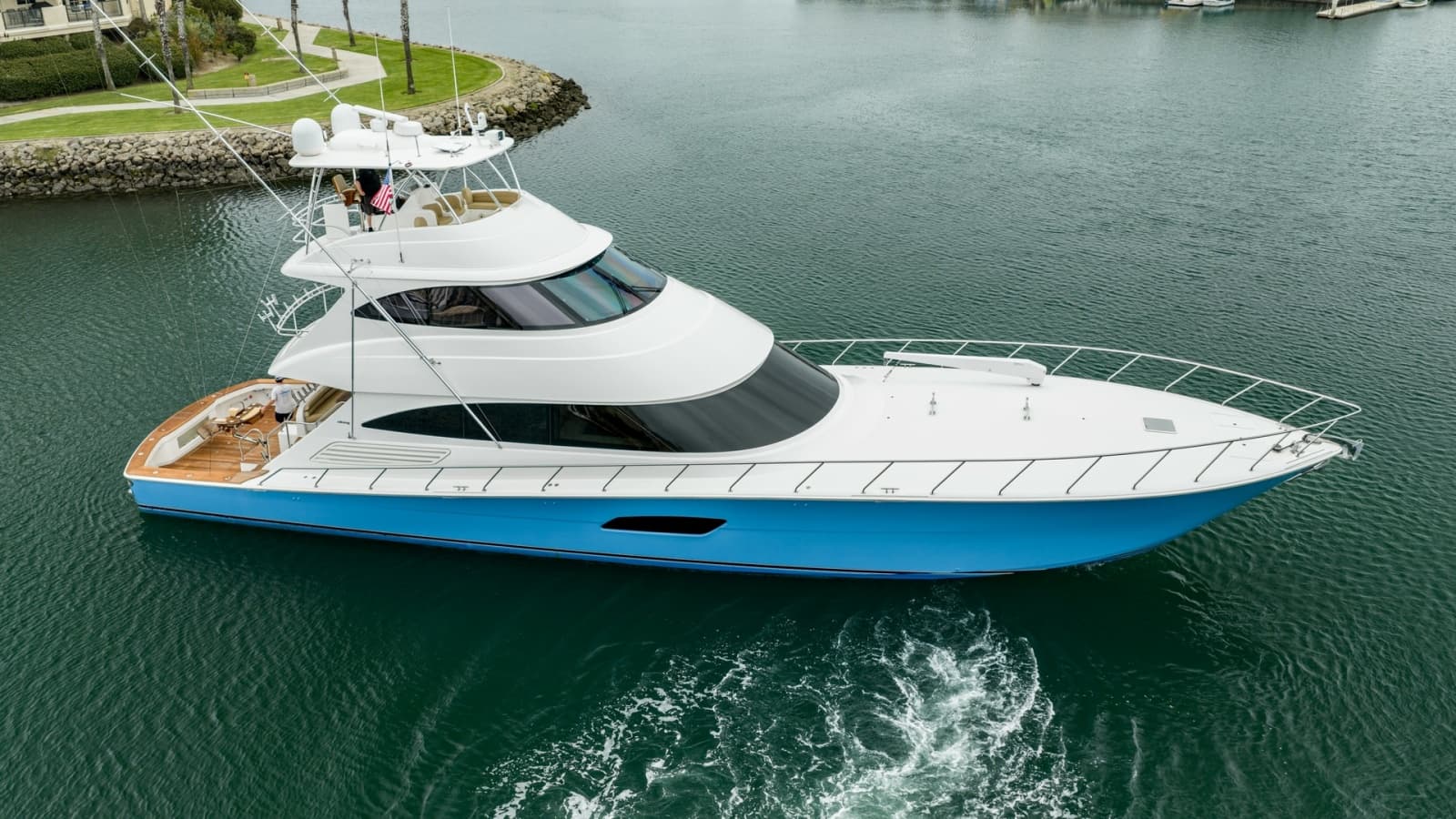 2020 Viking 92 Skybridge - Photo 1