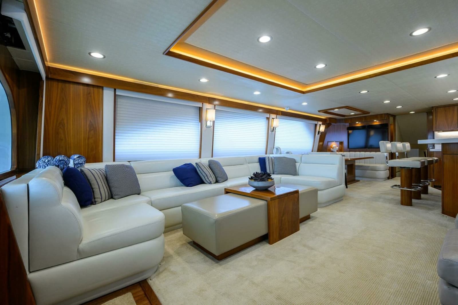 2017 Viking 92 Enclosed Bridge - Photo 32