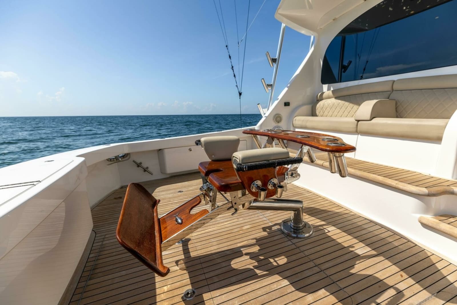2018 Viking 62 Convertible - Photo 37