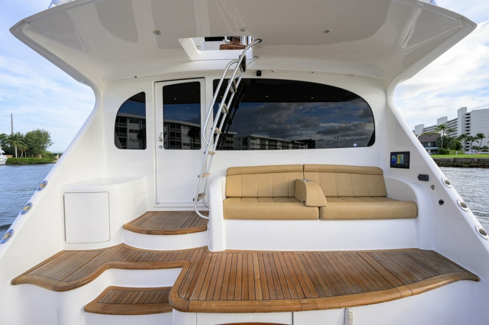 2014 Viking 70 Convertible - Photo 33