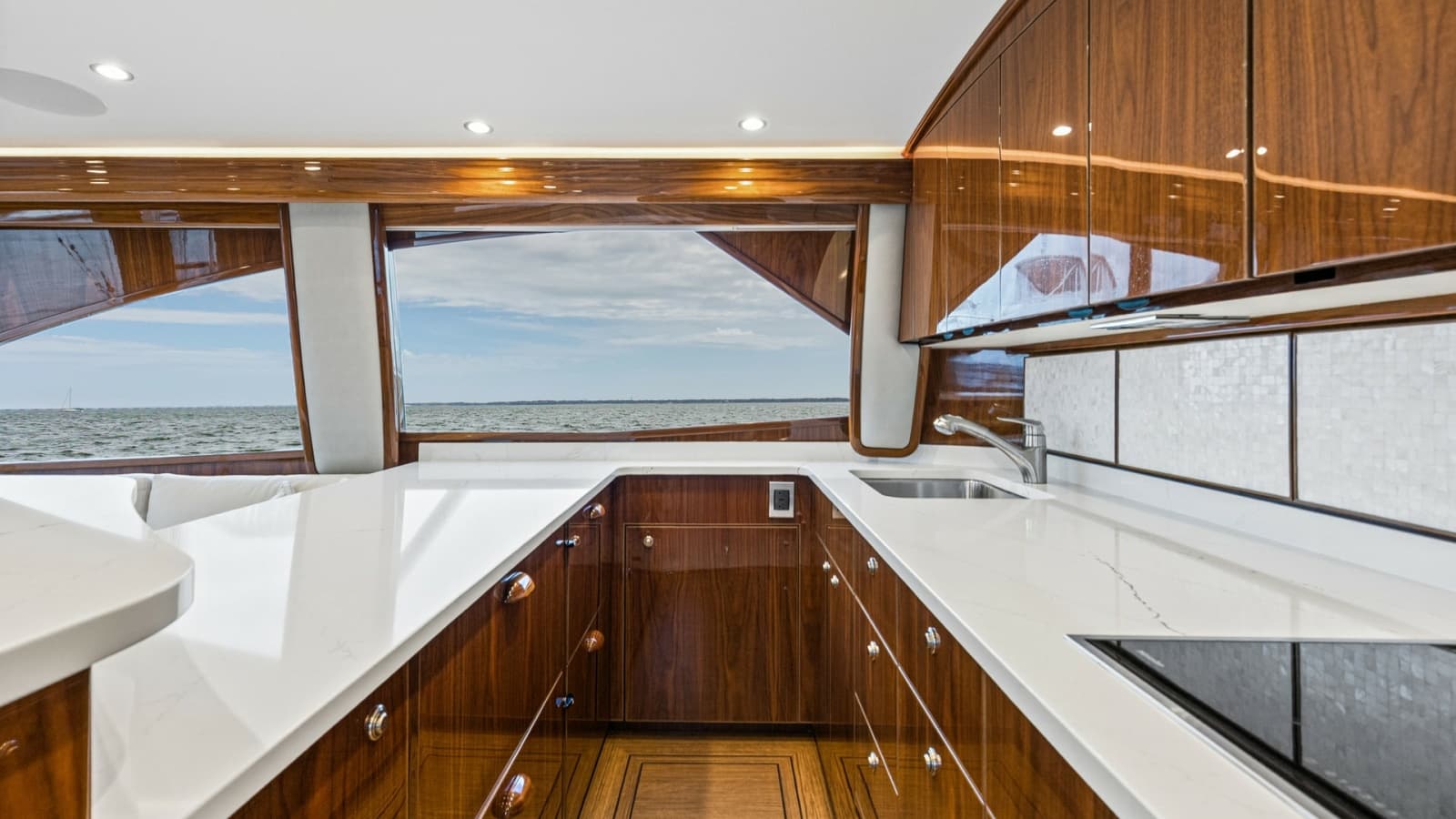 2022 Viking 58 Convertible - Photo 13