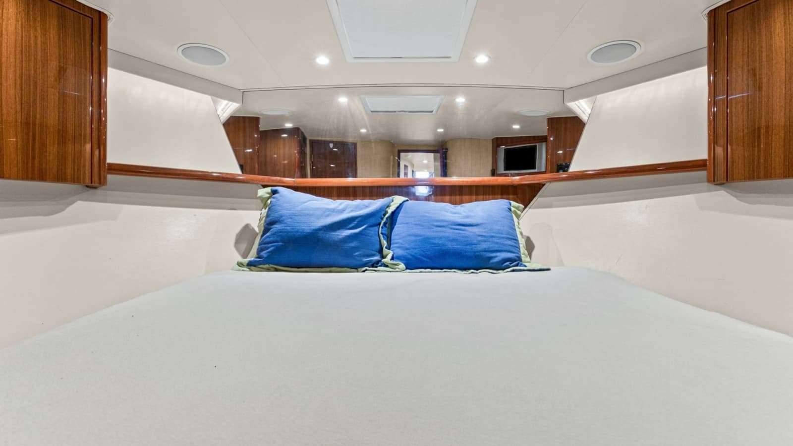 2005 Viking 61 Enclosed Bridge - Photo 21