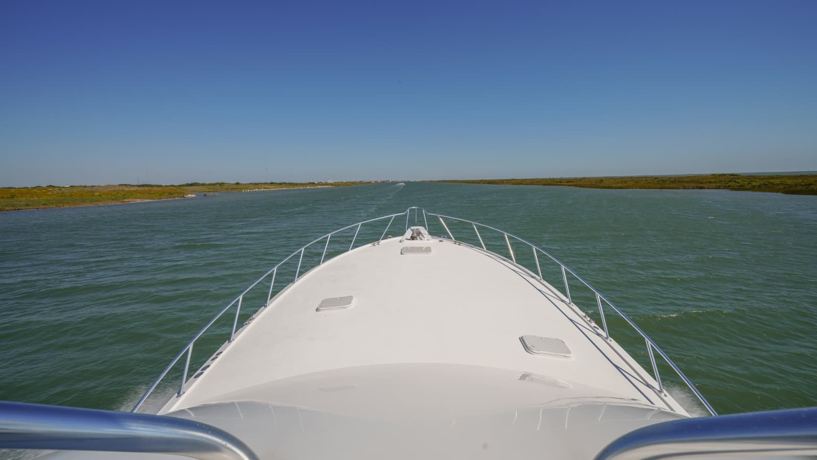 2001 Hatteras 60 Convertible - Photo 28