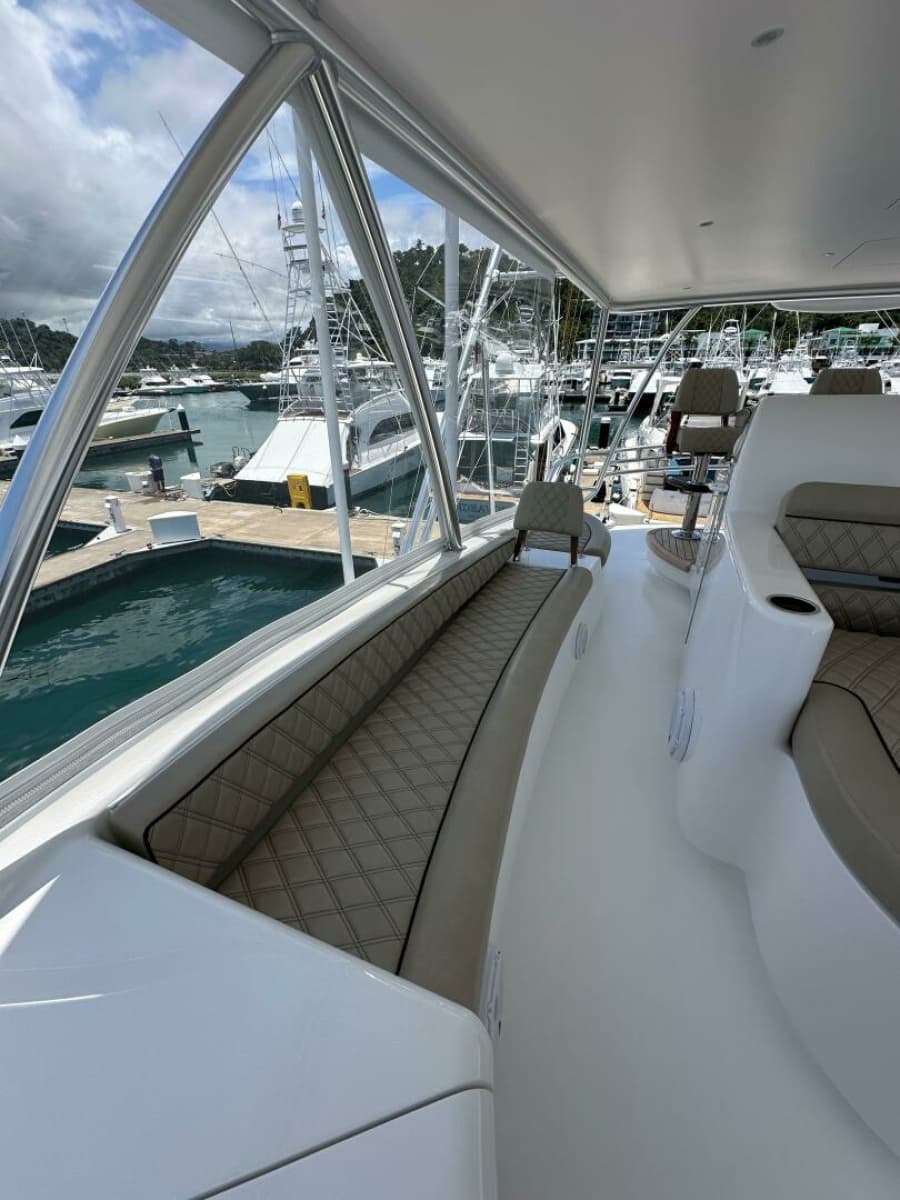 2025 Viking 82 Convertible - Photo 54