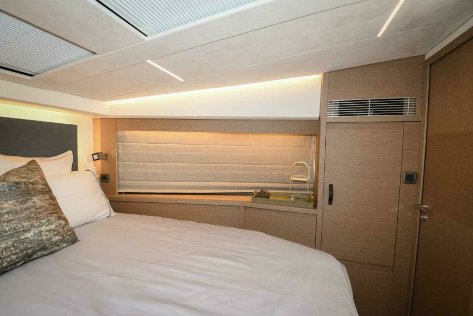 2023 Prestige 520 Flybridge - Photo 15