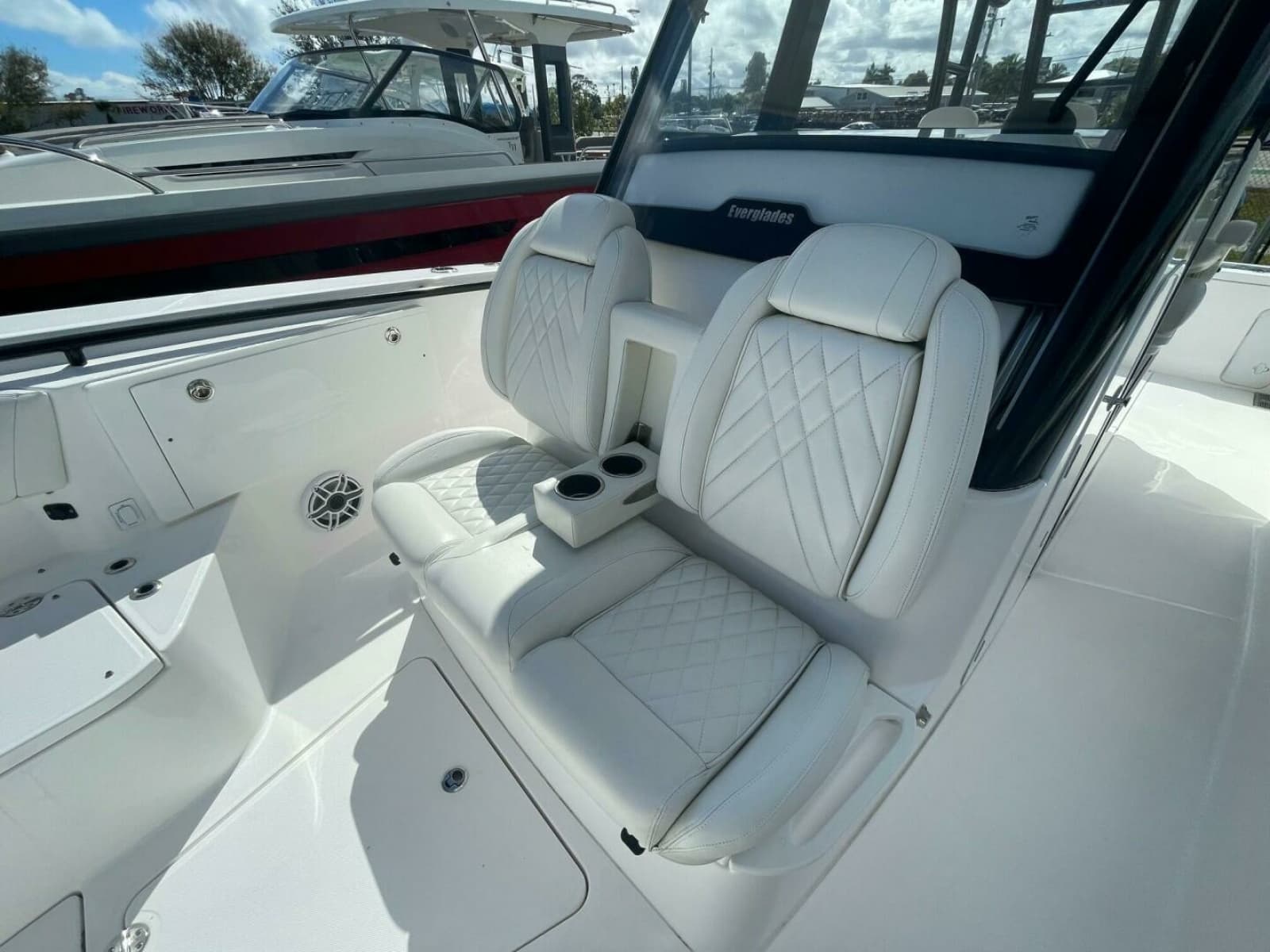 2022 Everglades 335 Center Console - Photo 19