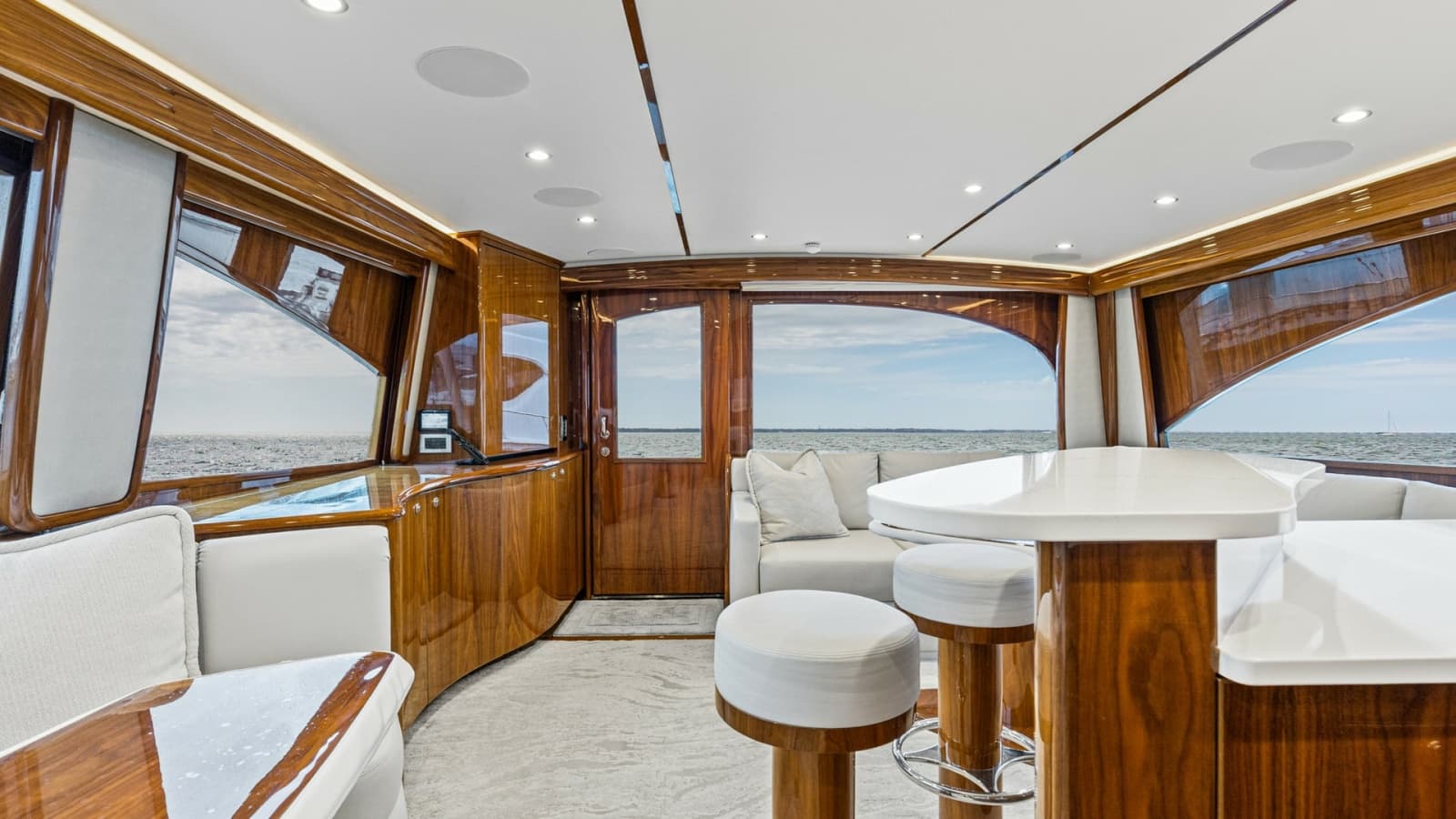 2022 Viking 58 Convertible - Photo 10