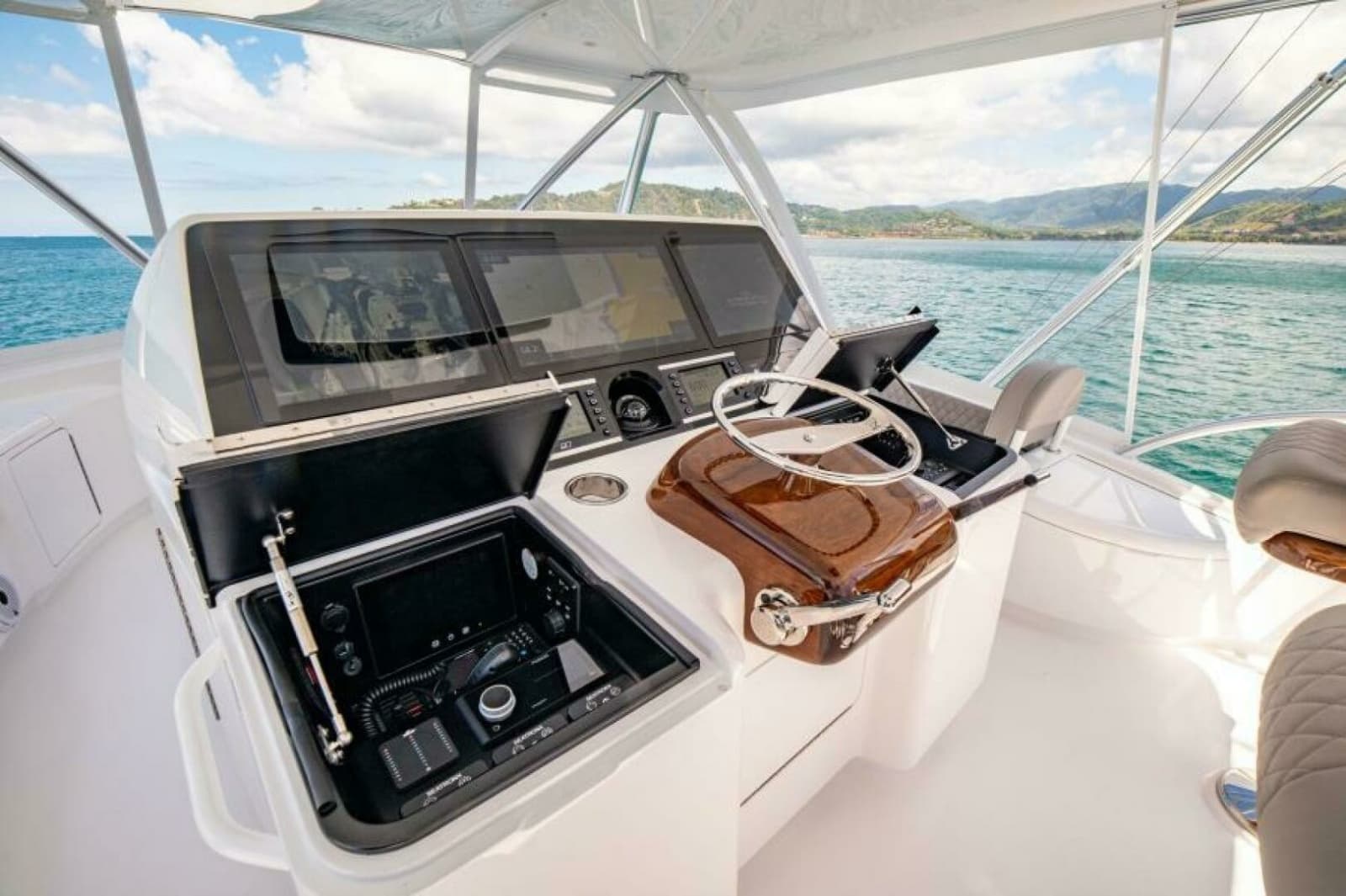 2023 Viking 64 Convertible - Photo 41