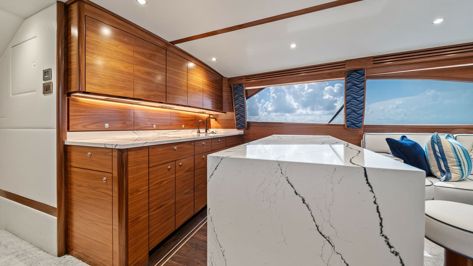 2024 Viking 64 Convertible - Photo 44