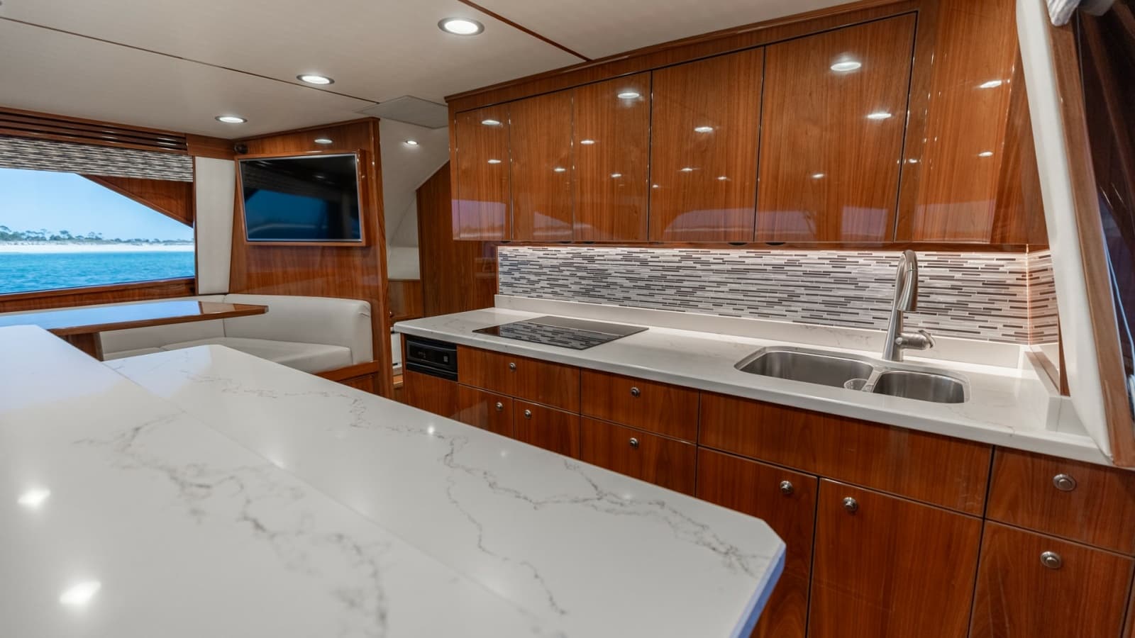 2019 Viking 68 Convertible - Photo 12