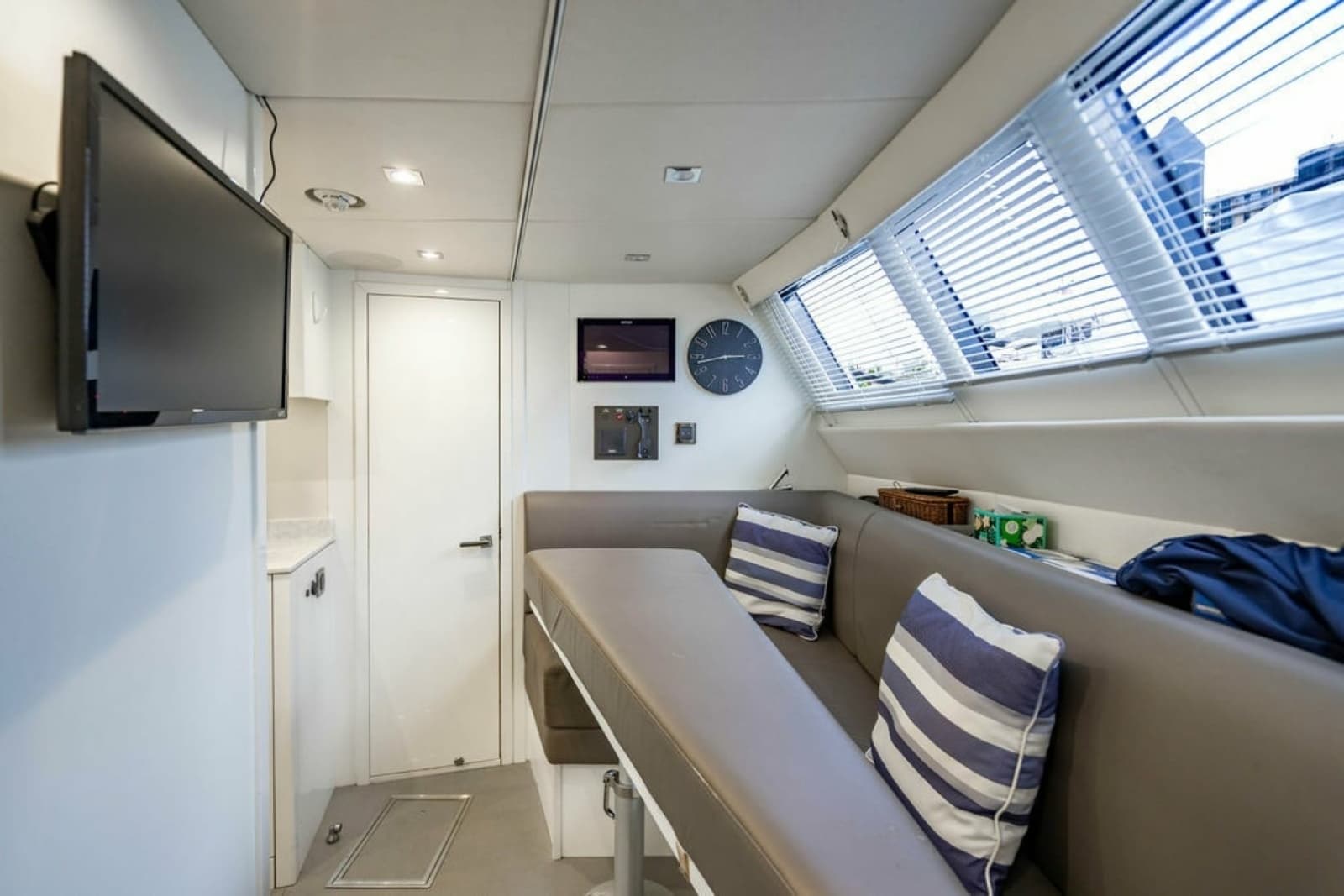2019 Sunseeker 95 Motor Yacht - Photo 94