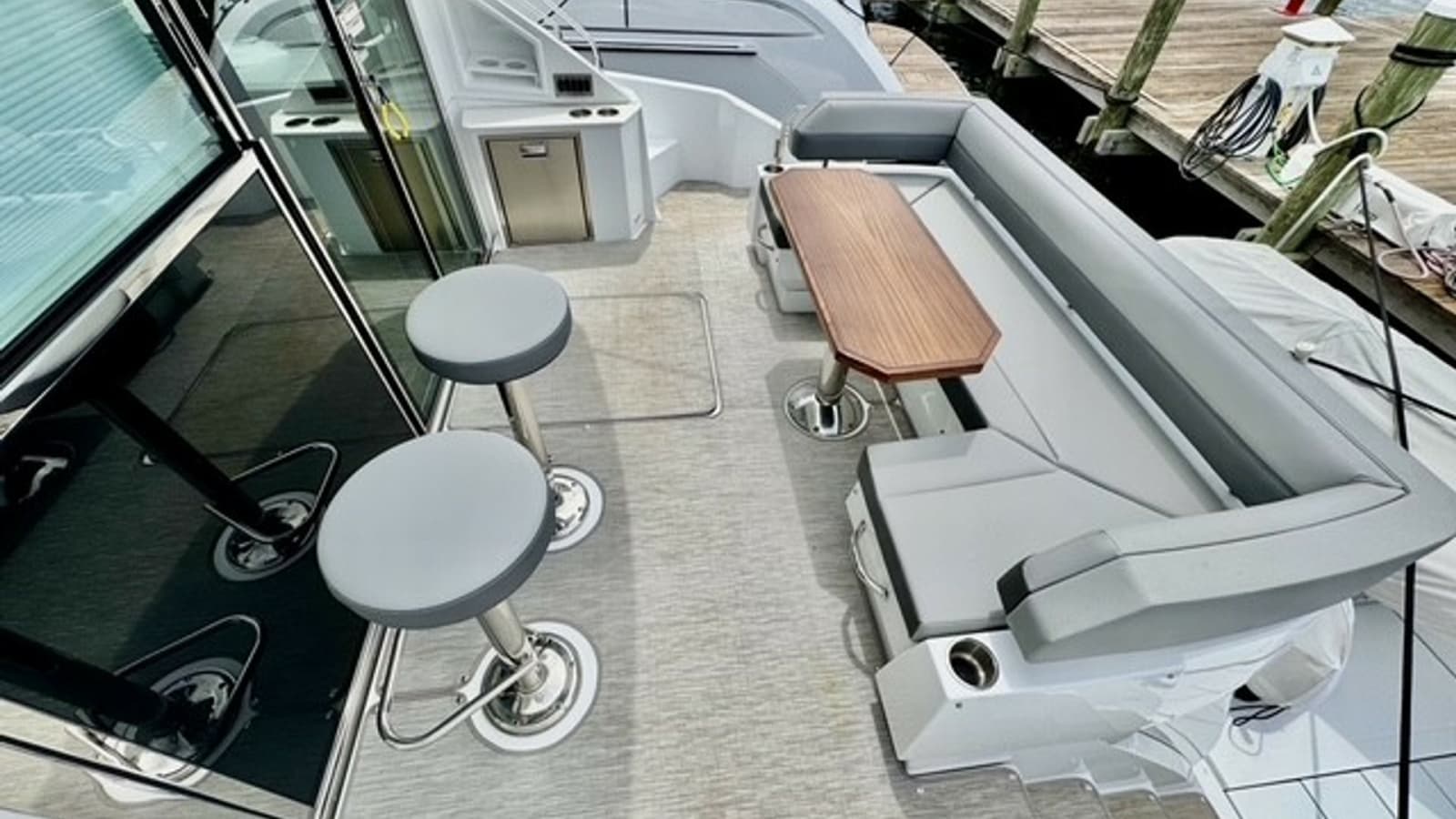 2023 Cruisers Yachts 50 Cantius - Photo 3
