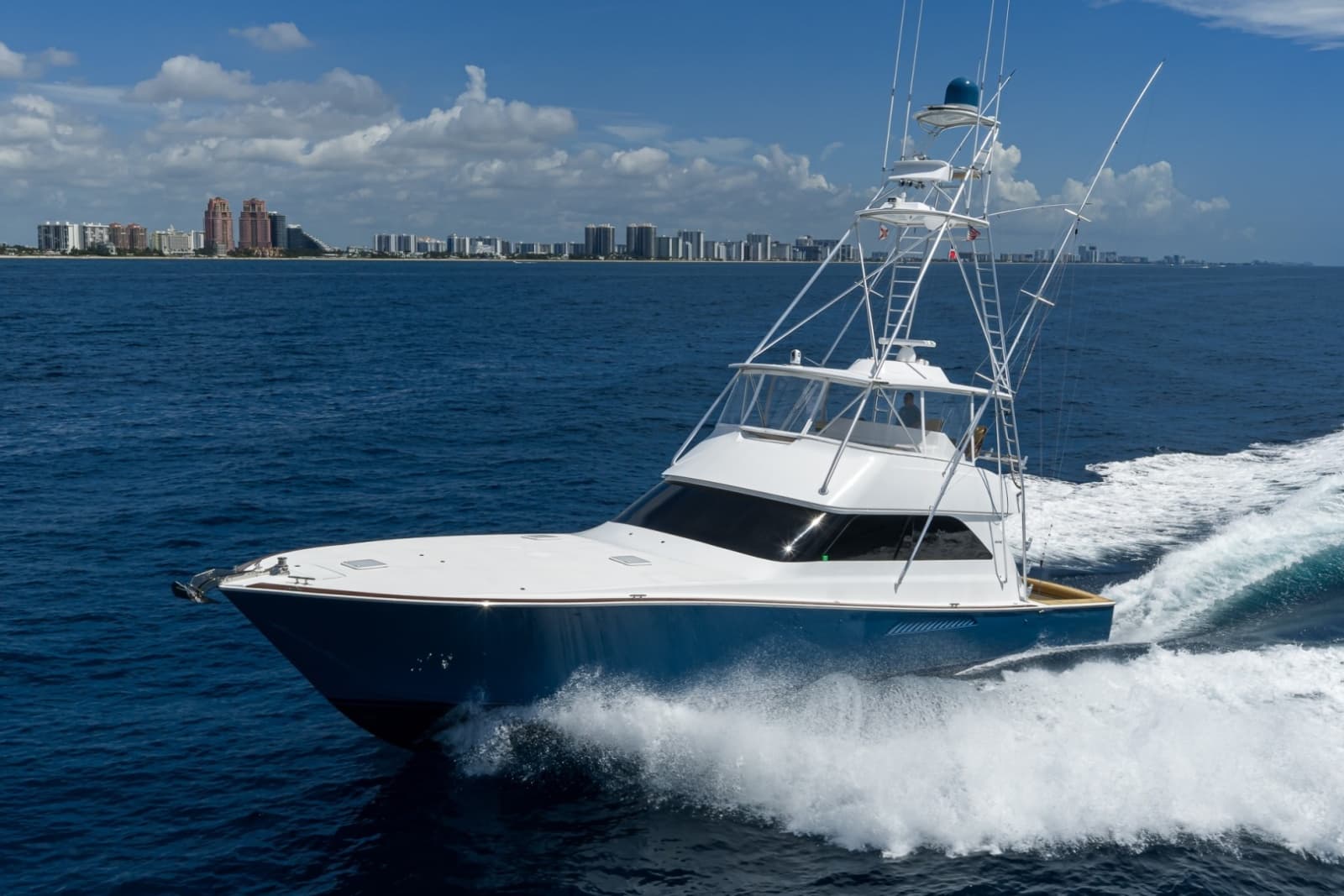 2002 Viking 61 Convertible - Photo 7