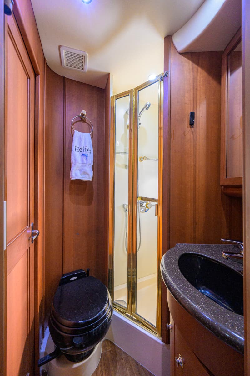 2005 Silverton 39 Motor Yacht - Photo 49
