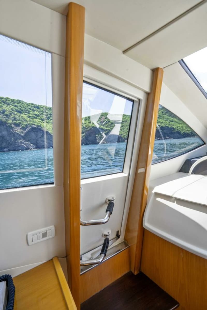 2005 Pershing 76 Motor Yacht - Photo 14