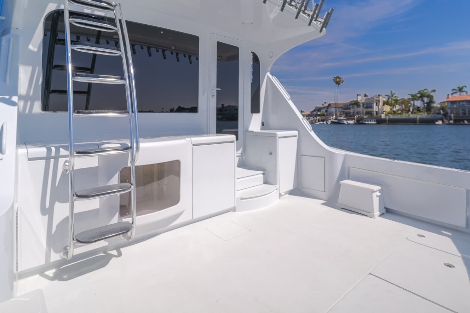 2003 Hatteras 54 Convertible - Photo 4