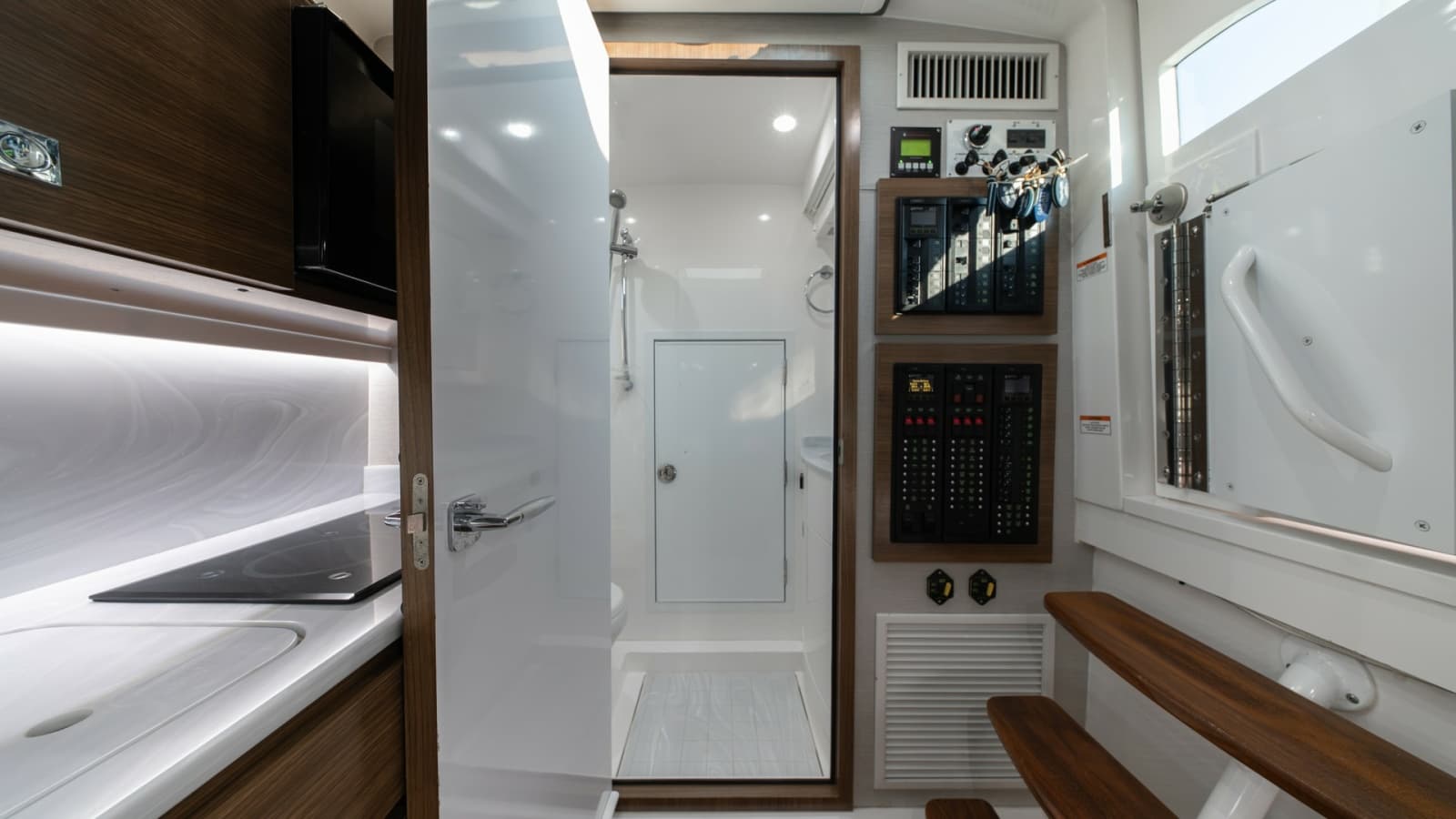 2022 Valhalla Boatworks V-46 - Photo 37