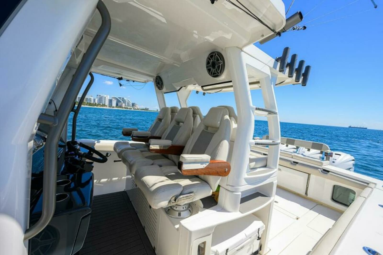 2021 Solace Center Console - Photo 23