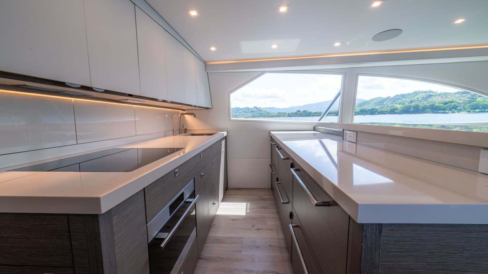 2024 Viking 64 Convertible - Photo 12