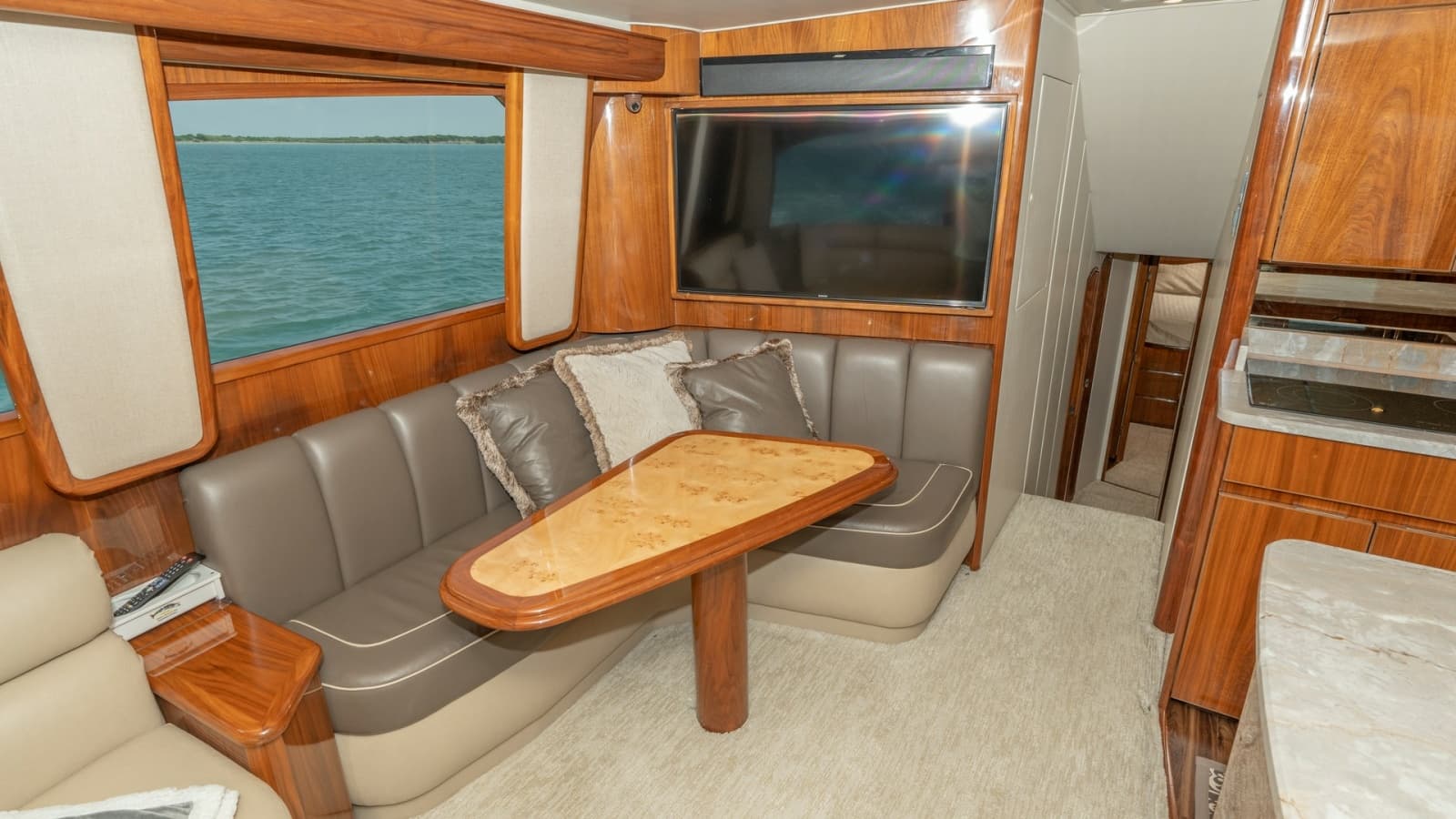 2017 Viking 55 Convertible - Photo 11