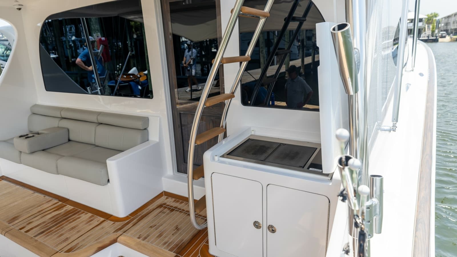 2021 Hatteras 65 GT - Photo 61