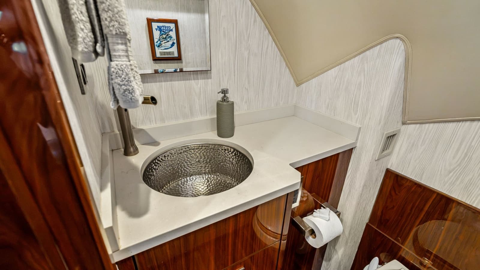 2016 Viking 80 Enclosed Bridge - Photo 25