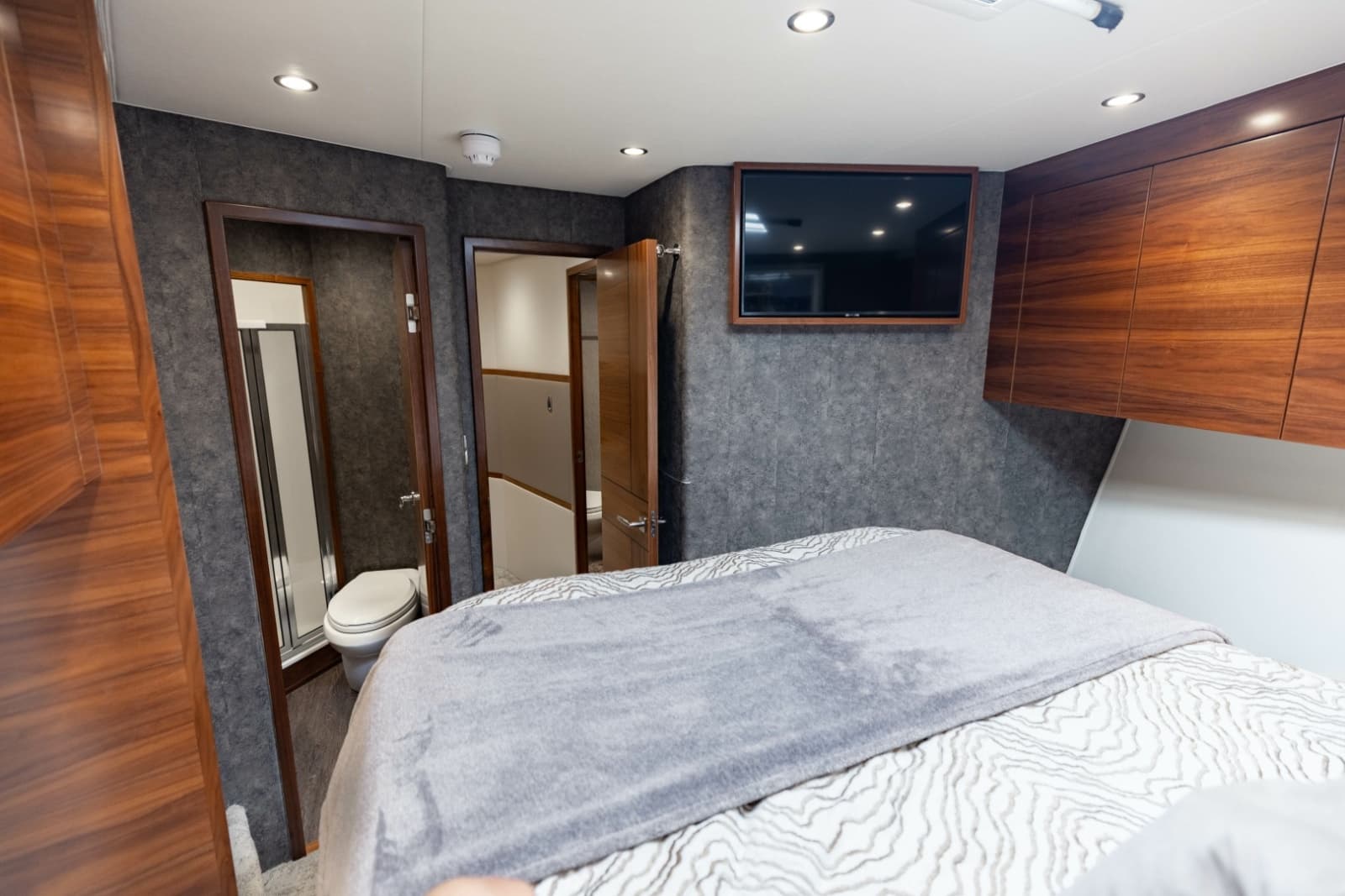 2023 Viking 72 Convertible - Photo 48