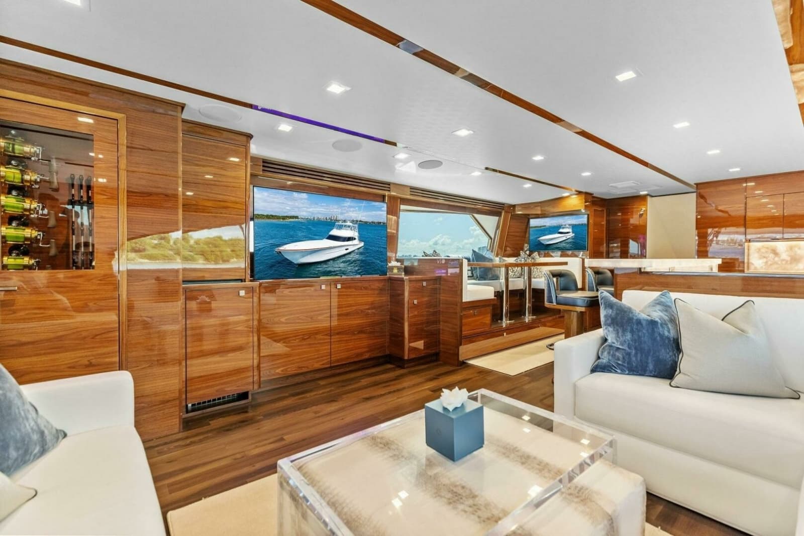2026 Viking 82 Convertible - Photo 21