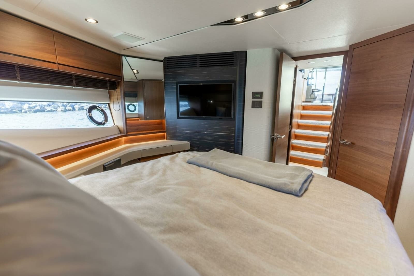 2019 Princess S65 - Photo 37