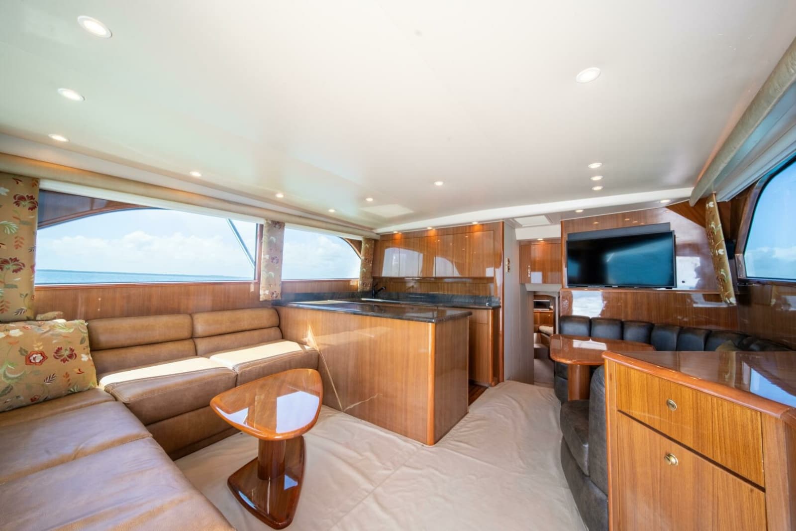 2006 Viking 52 Convertible - Photo 24