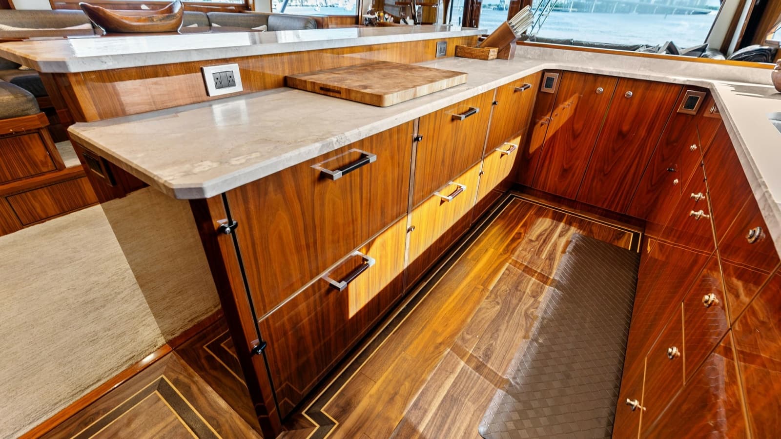 2017 Viking 80 Convertible - Photo 15