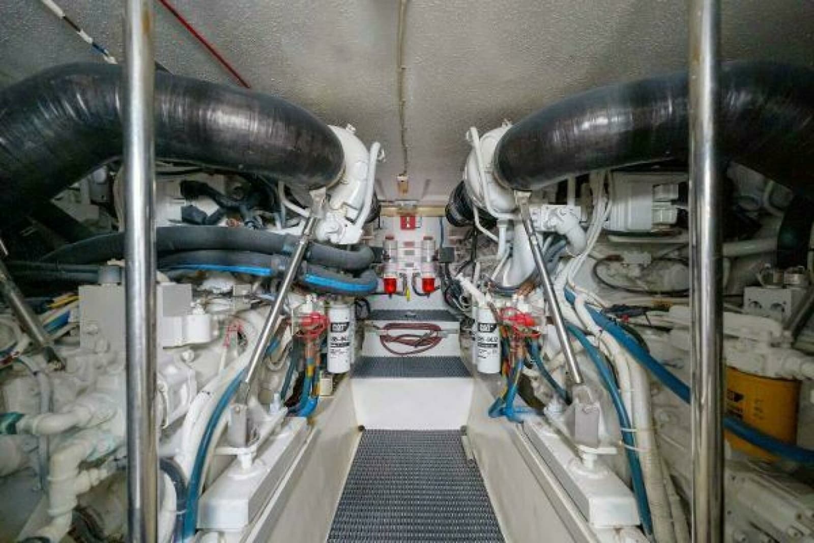 2002 Hatteras 50 Convertible - Photo 31