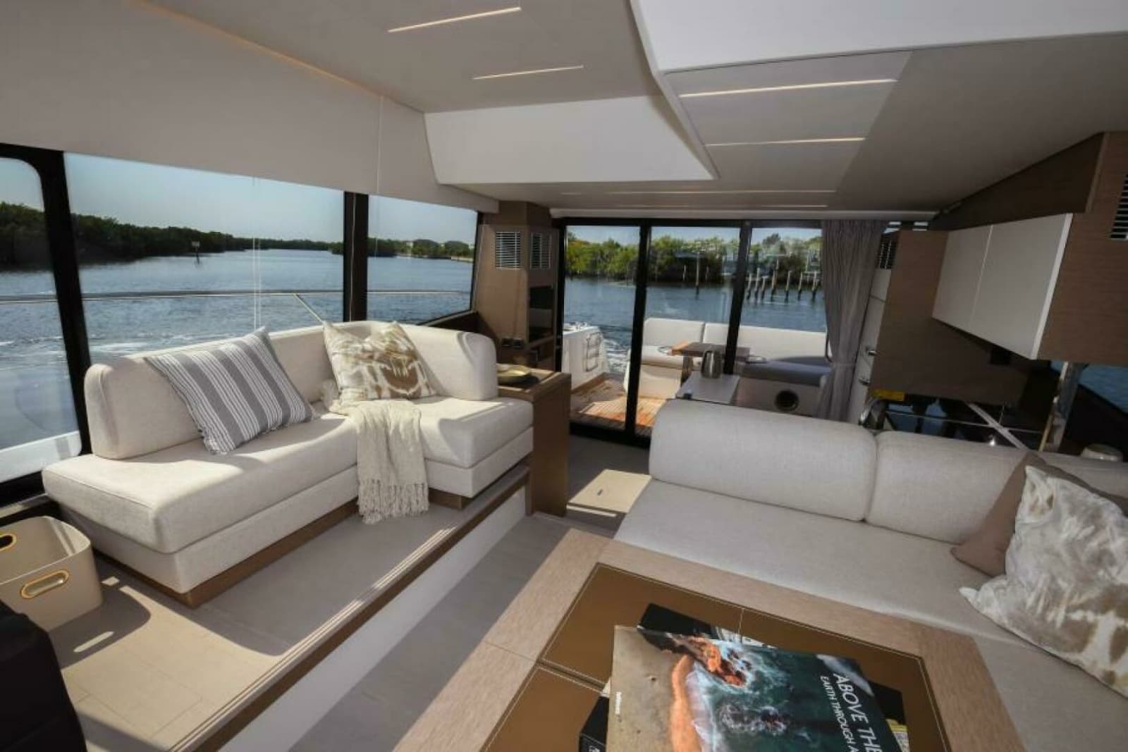 2023 Prestige 520 Flybridge - Photo 5