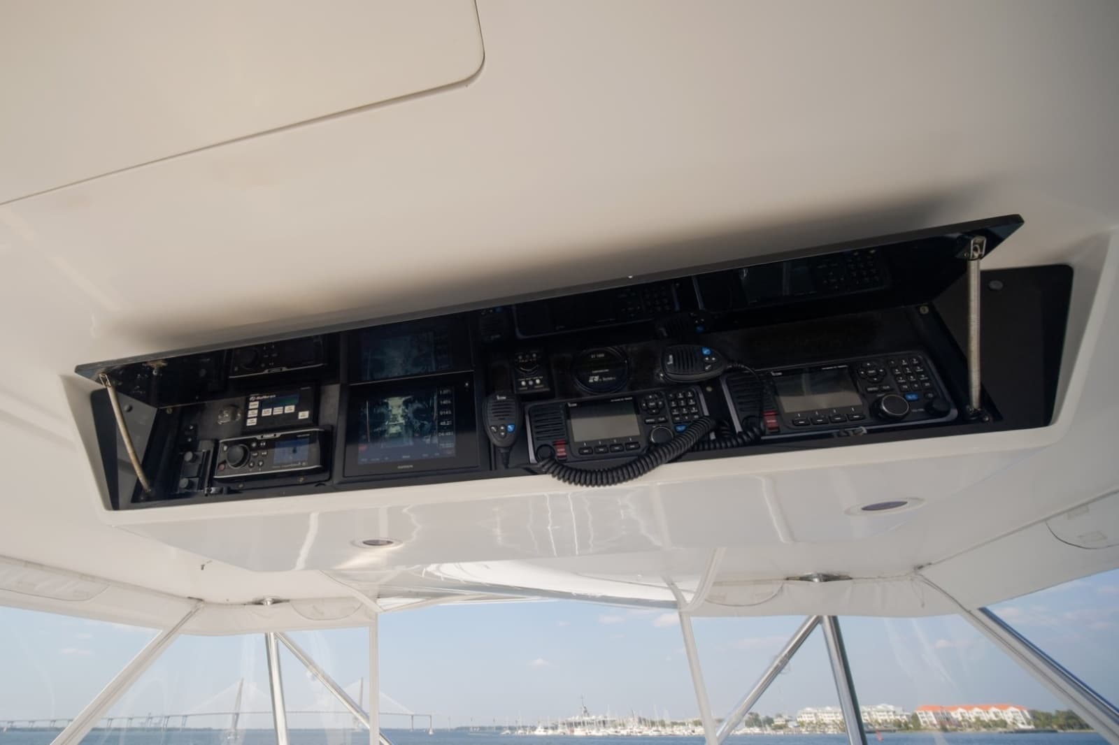 2002 Hatteras 60 Convertible - Photo 55