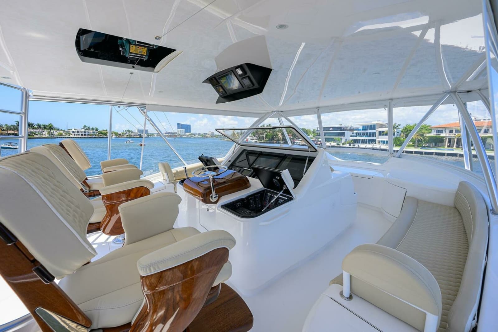 2021 Viking 72 Convertible - Photo 30