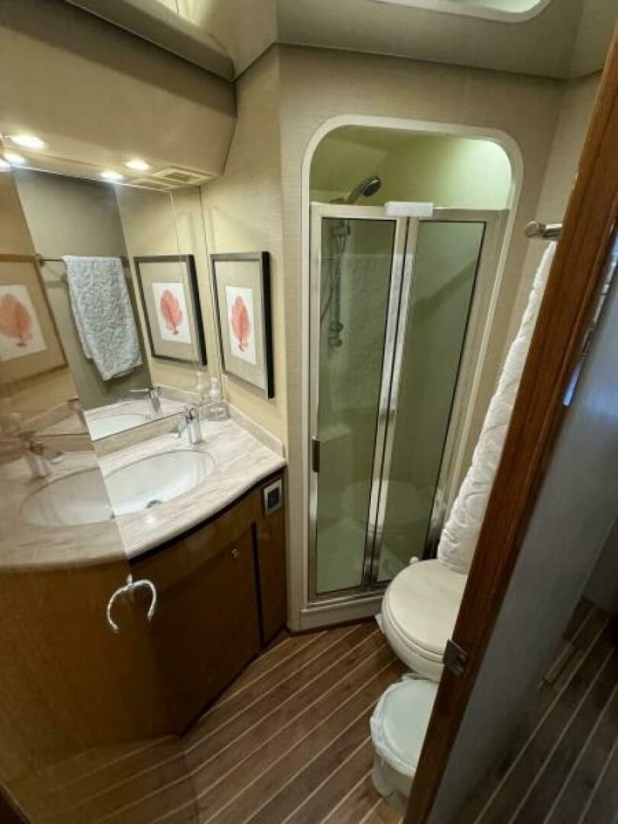 2003 Viking 48 Convertible - Photo 57