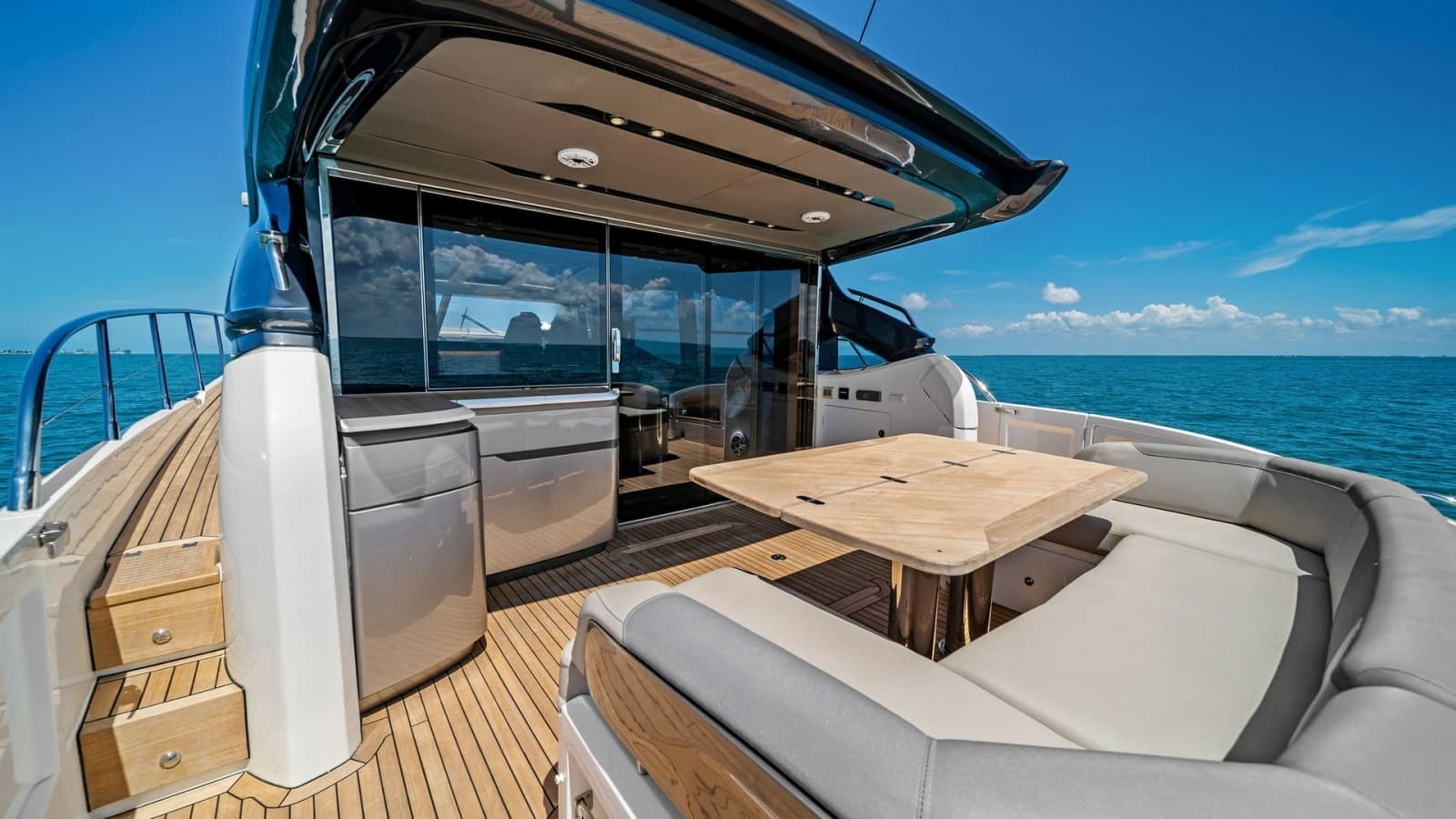 2019 Princess V65 - Photo 45
