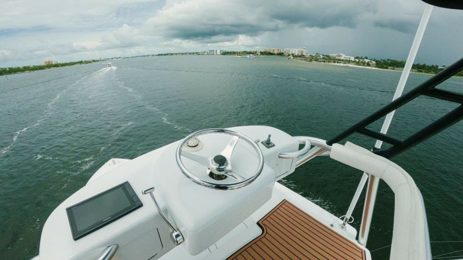 2007 Viking 64 Convertible - Photo 31