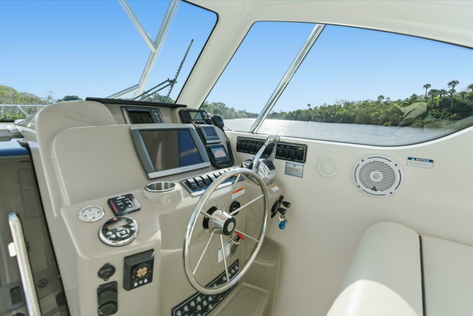 2011 Tiara Yachts 3100 Open - Photo 23