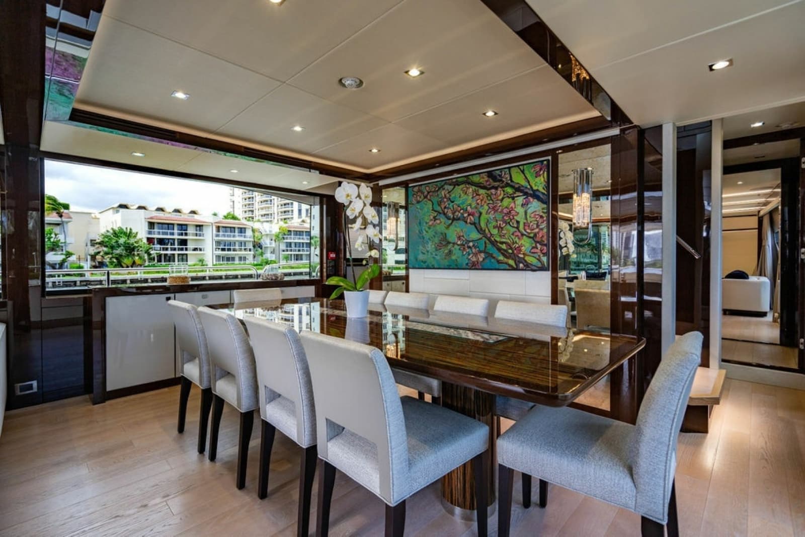 2019 Sunseeker 95 Motor Yacht - Photo 36