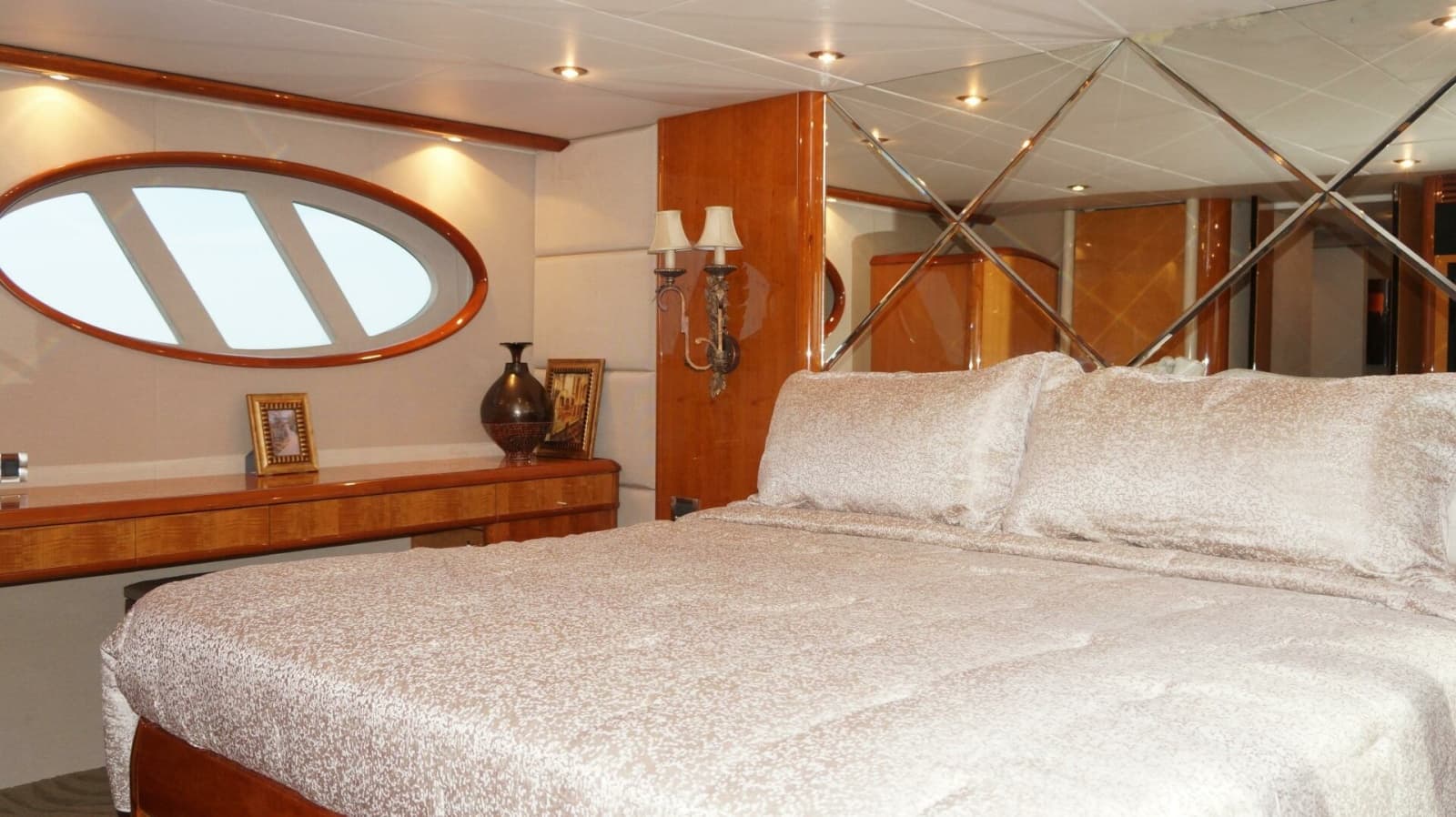 2007 Lazzara Yachts 74 Motor Yacht - Photo 79