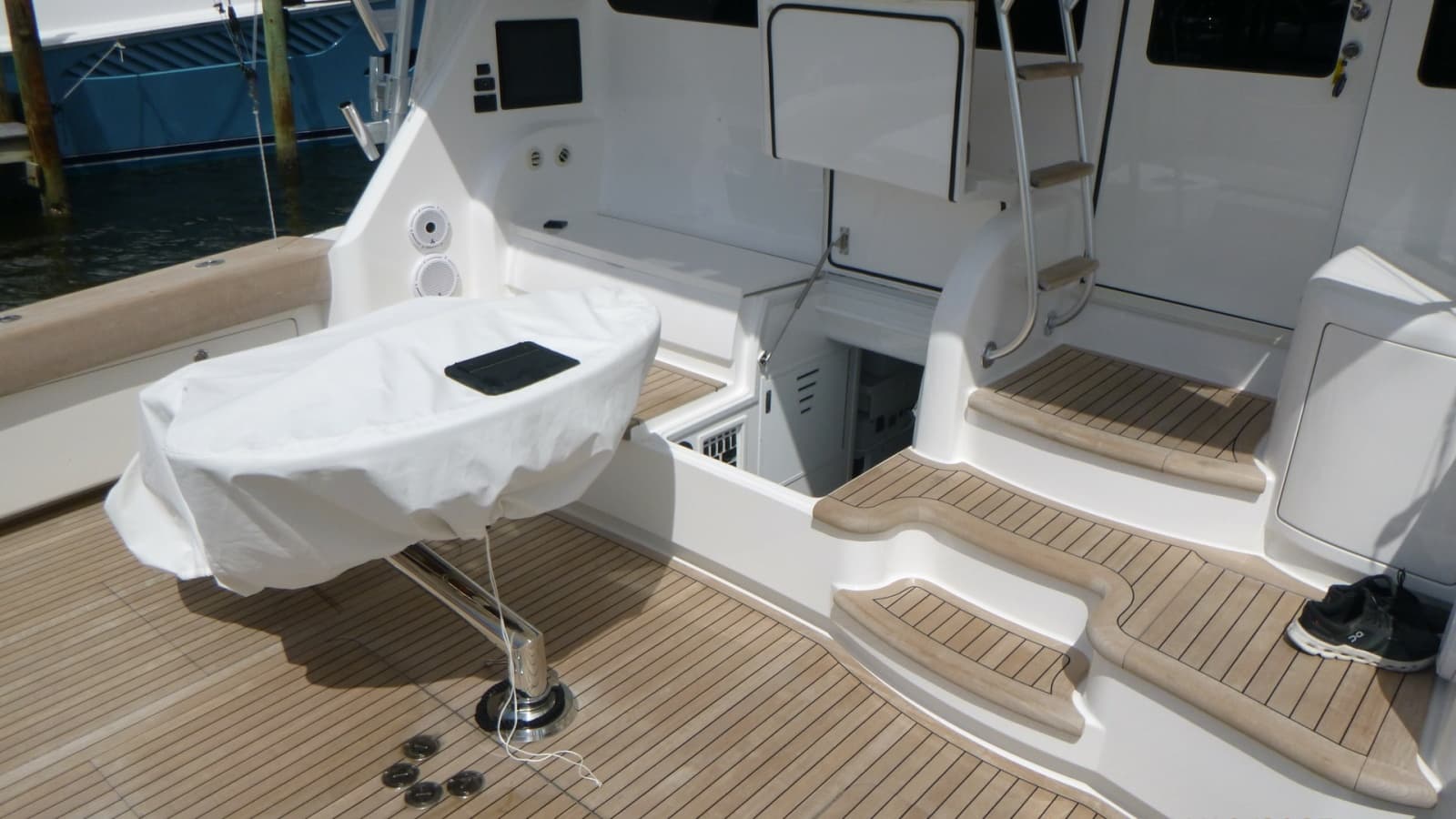2022 Viking 68 Convertible - Photo 7