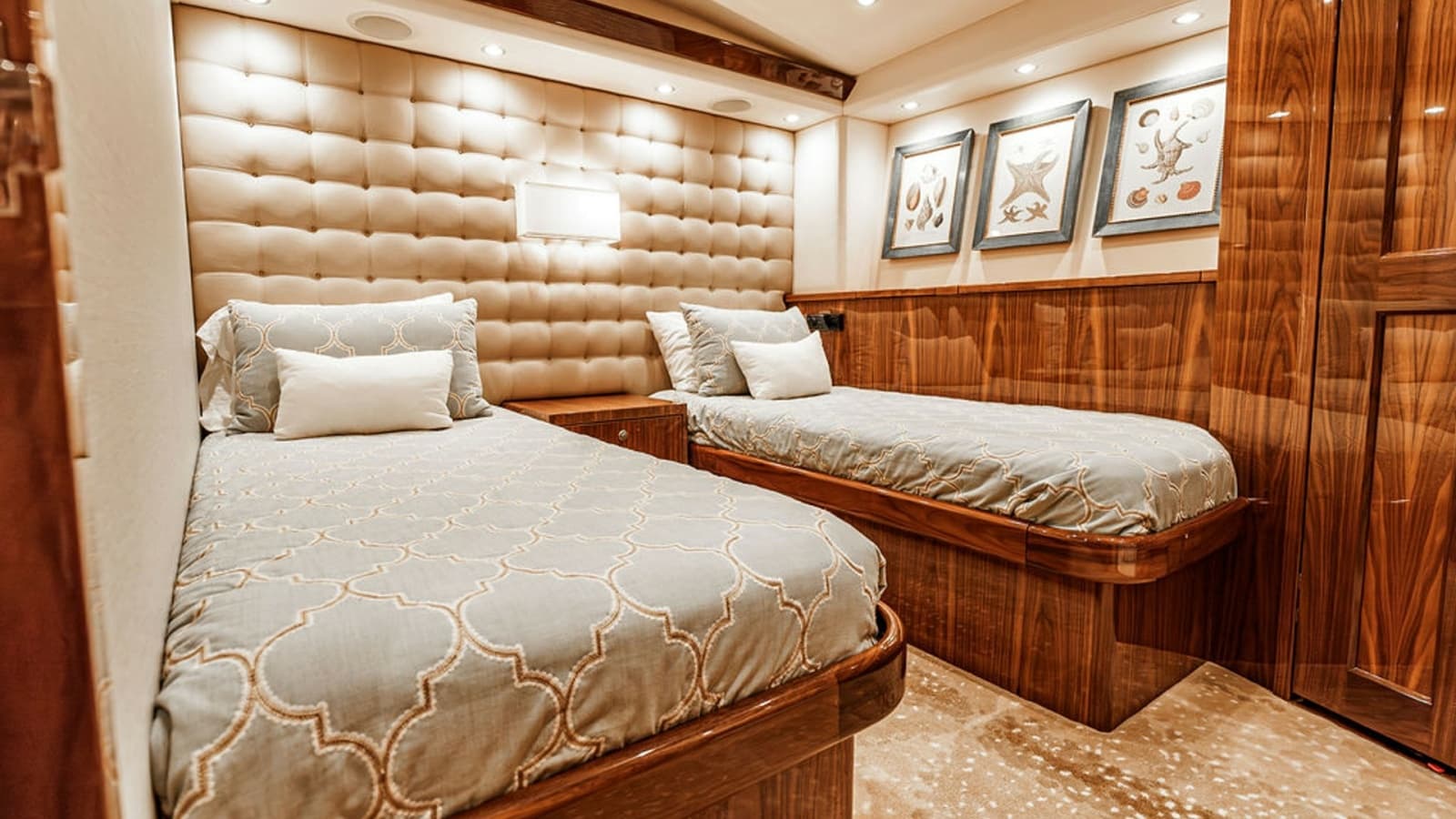 2019 Viking 80 Skybridge - Photo 30