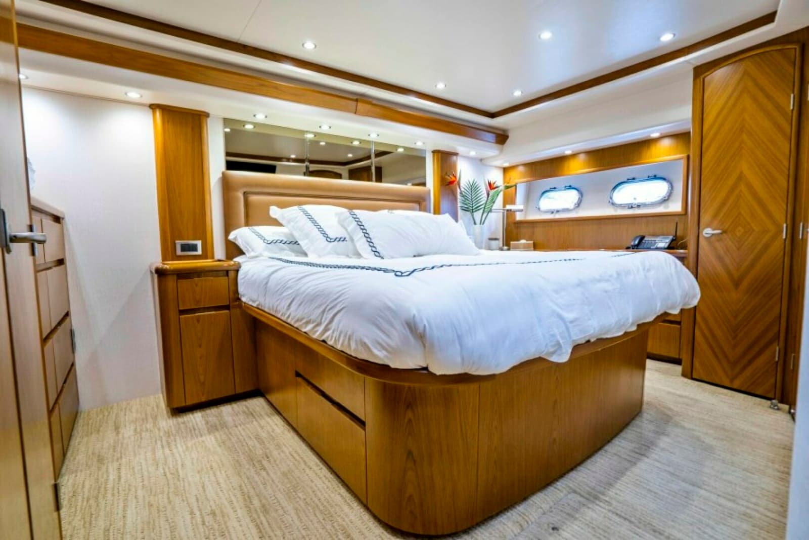 2011 Viking 70 Enclosed Bridge - Photo 27