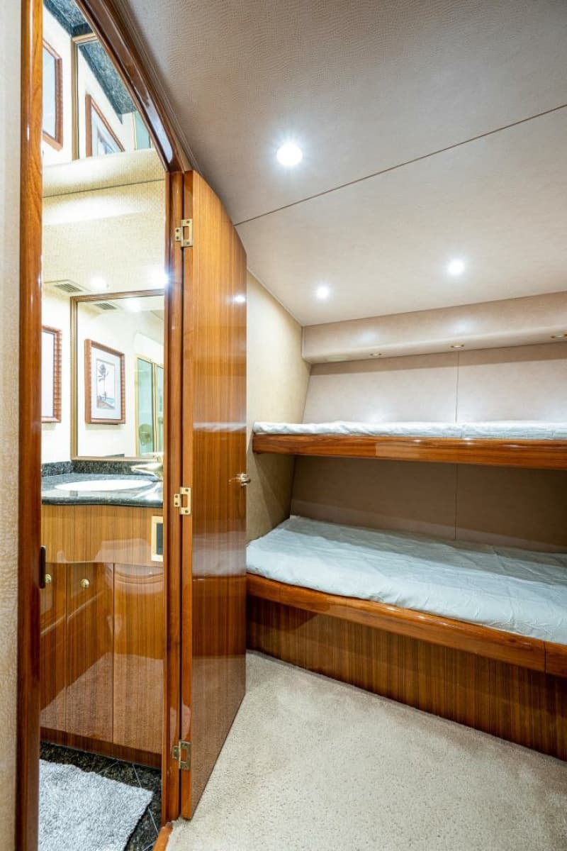 2005 Viking 74 Convertible - Photo 25