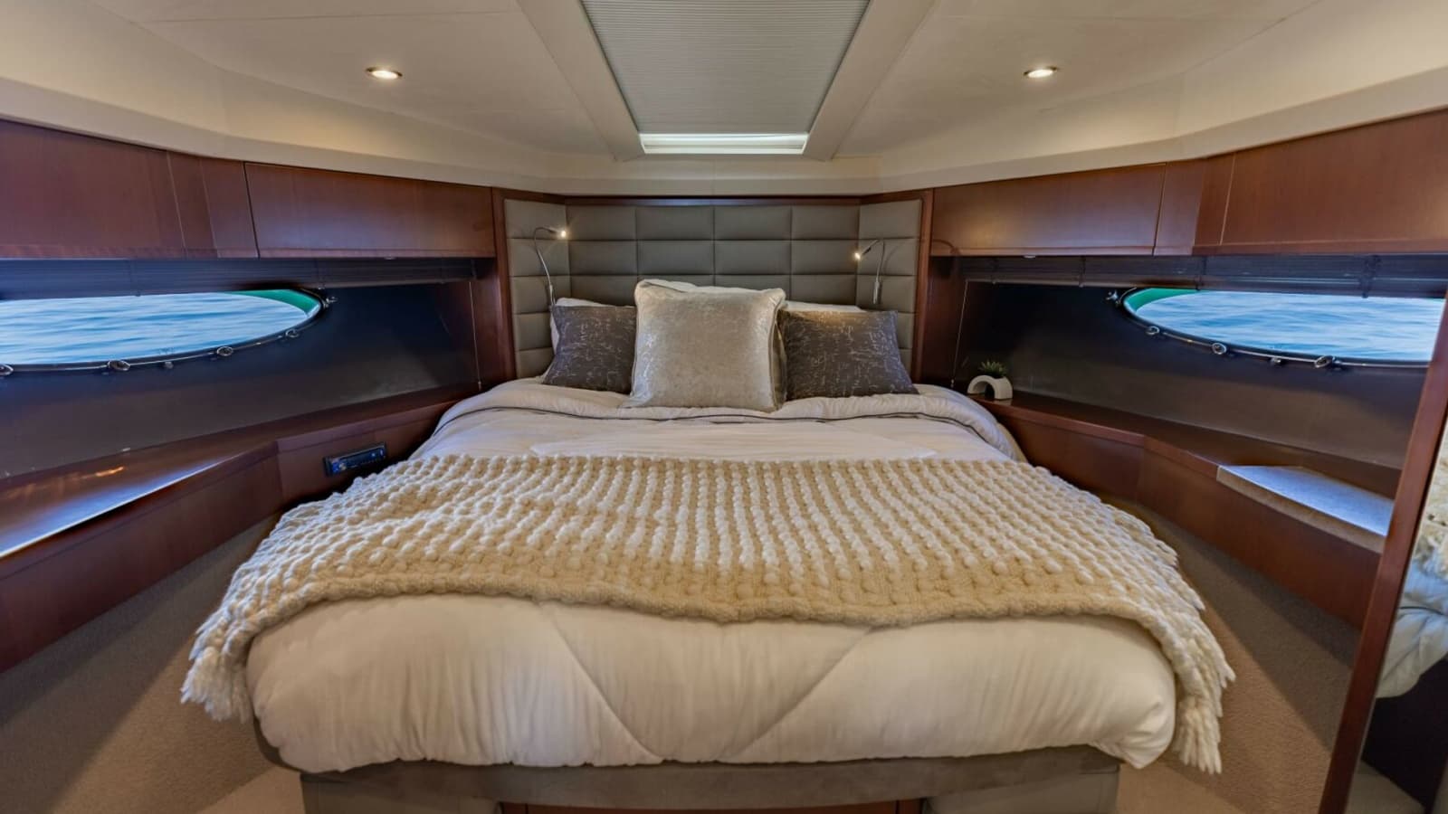 2011 Princess 64 - Photo 18